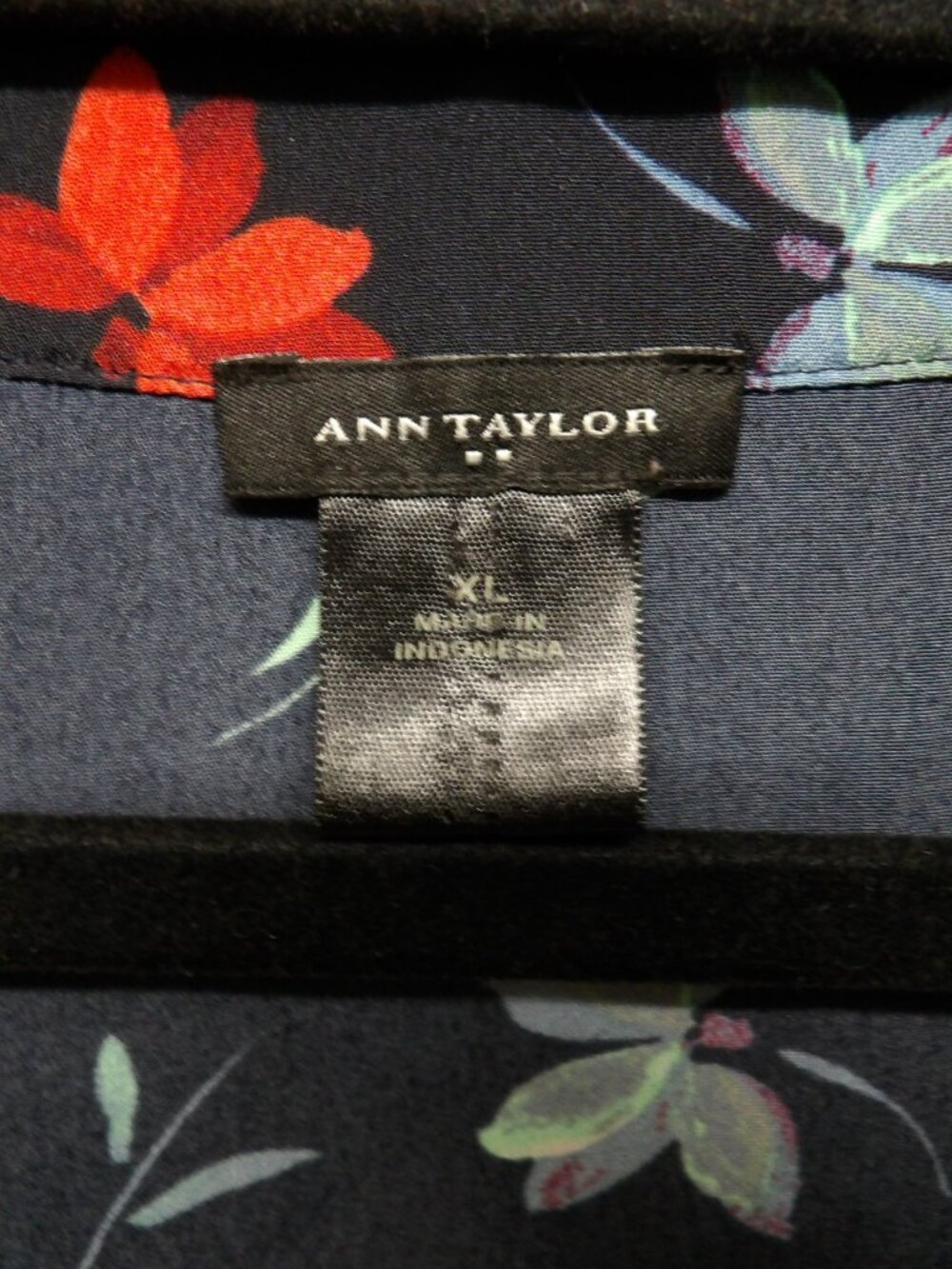 Ann Taylor Floral Split Neck Blouse XL Navy Long Sleeve - Picture 3 of 6